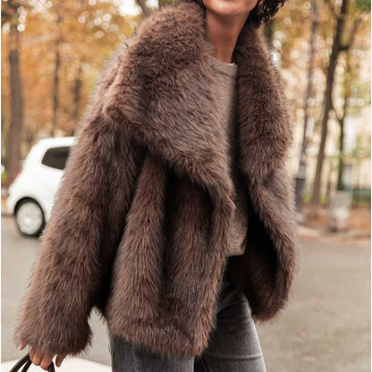 Noémie™ - Veste courte en fourrure vegan
